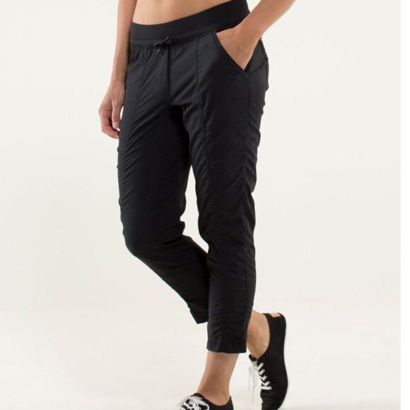 Lululemon Street To Studio Crop *No Liner Black Size 2 - Picture 1 of 10